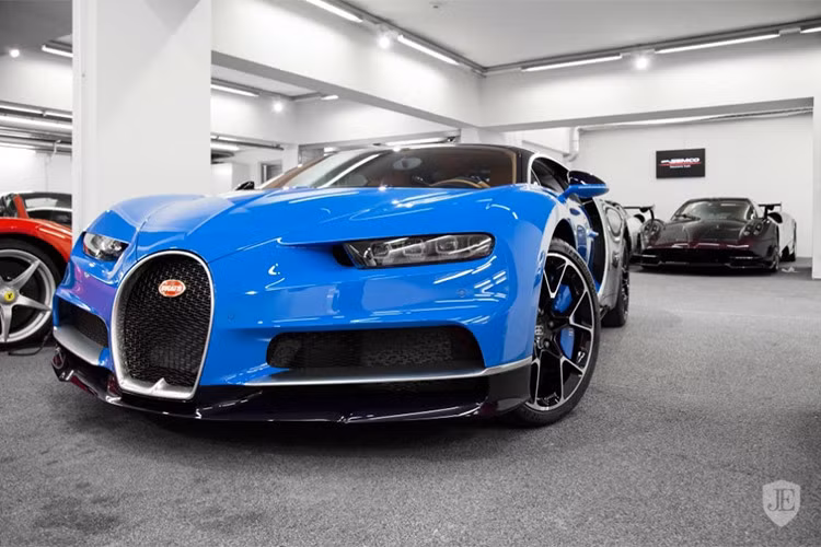 Hệ truyền động của chiếc siêu xe triệu đô Bugatti Chiron đầu tiên cập bến thị trường Campuchia sẽ là khối động cơ W16, dung tích 8.0 lít, tăng áp kép, sản sinh công suất tối đa lên đến 1.500 mã lực và mô-men xoắn cực đại đạt 1.600 Nm.