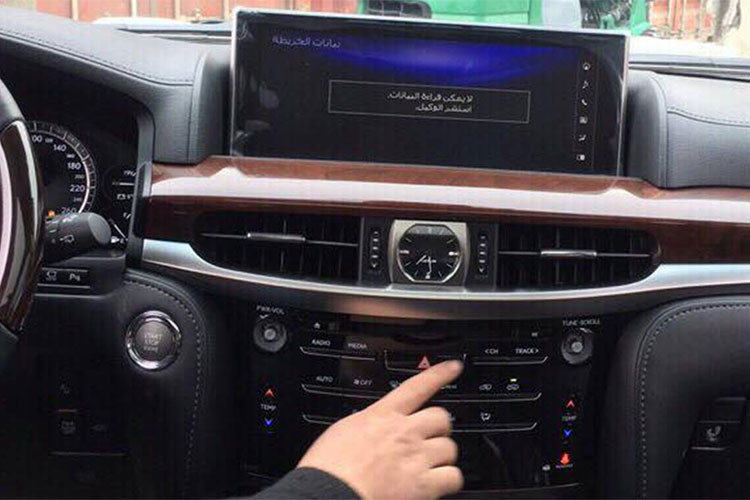 Hàng ghế 1 và 2 điều chỉnh điện. Ghế lái nhớ 3 vị trí. Hàng ghế 2 và 3 có thể gập gọn. Điều hòa tự động 4 vùng cùng các tiện ích cao cấp... Công nghệ an toàn đáng chú ý bao gồm 10 túi khí, chống bó cứng phanh, cân bằng điện tử, cảnh báo điểm mù và hỗ trợ phanh khẩn cấp.