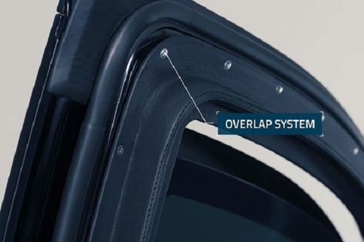 Chevrolet Suburban sử dụng khối động cơ V8 dung tích 5.3L ở bản tiêu chuẩn, sản sinh công suất tối đa 355 mã lực và mô-men xoắn 519 Nm. Hệ thống truyền động 4 bánh, hộp số tự động 6 cấp và dung tích bình xăng lên đến 117 lít. Đây cũng là chiếc SUV cực kỳ rộng rãi có cấu hình 7 hoặc 8 chỗ, với chiều dài lên tới 5,7 m, chiều dài cơ sở hơn 3,3 m, cung cấp nhiều không gian và thiết bị đặc chủng của các mật vụ.