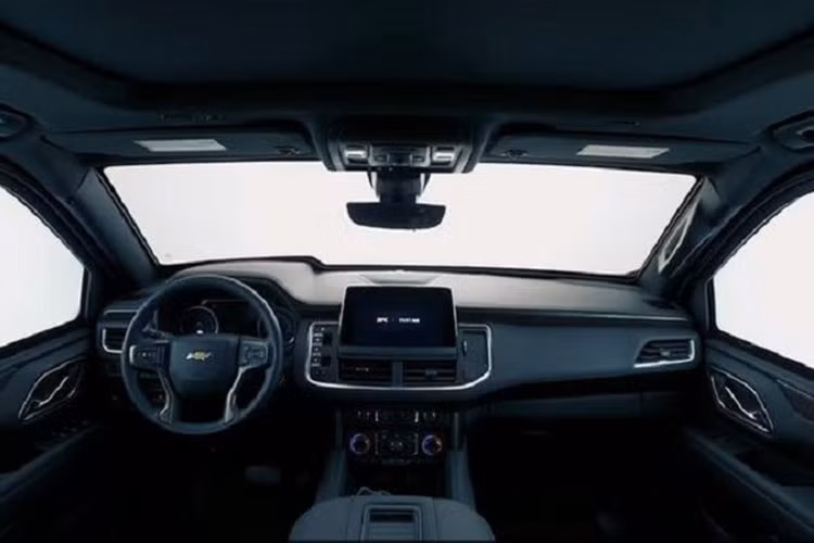 Ngoài những chiếc Suburban làm nhiệm vụ tác chiến điện tử vẫn còn một số khác đóng vai trò thiết lập kênh liên lạc riêng cho Tổng thống hoặc Phó Tổng thống Mỹ với Nhà Trắng nhờ khả năng kết nối trực tiếp với một vệ tinh của quân đội Hoa Kỳ - nó được biết đến với tên gọi Roadrunner.