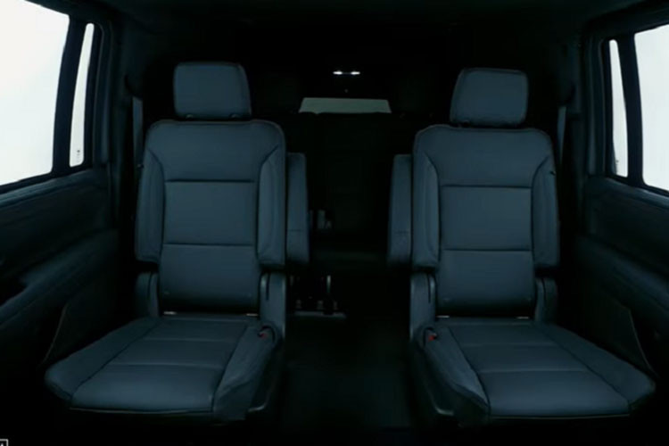 Ngoài những phiên bản Suburban làm nhiệm vụ đặc thù như chiếc xe chở Phó Tổng thổng Mỹ - bà Kamala Harris, vẫn còn những chiếc dùng để chuyên chở những mật vụ, đặc vụ chống tấn công CAT đóng vai trò cản phá, tiêu diệt khủng bố với trang bị tận răng và vũ khí hoành tráng. Số khác còn để chuyên chở nhân viên phục vụ, bác sĩ cho đoàn...