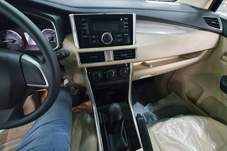 Thiết kế bên trong khoang nội thất không có sự thay đổi nào so với các phiên bản màu sắc khác. Các trang bị đi kèm vẫn được giữ nguyên với thiết kế đơn giản, không thêm không bớt đi chức năng nào.