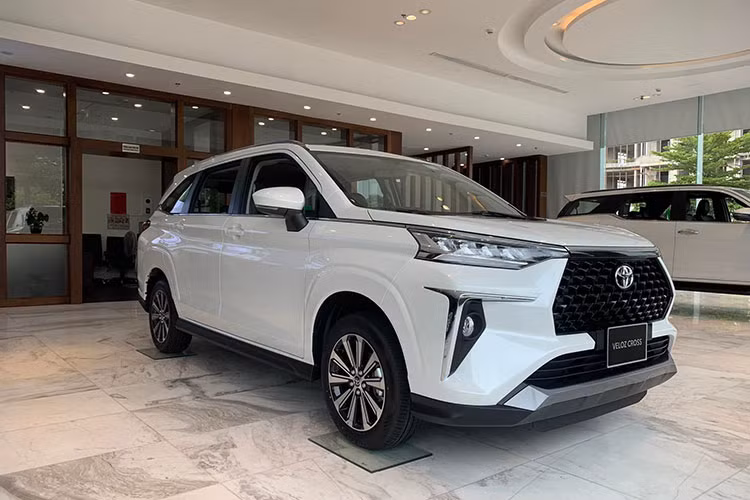 Kết thúc tháng 9, mẫu MPV mới Toyota Veloz Cross bán được 2.572 xe tăng hơn 1.000 xe so với tháng trước. Nhờ kết quả này, Toyota Veloz Cross bất ngờ trở thành mẫu xe bán chạy thứ hai trong tháng 9/2022.