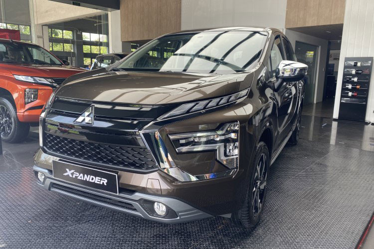 So với tháng trước doanh số Mitsubishi Xpander 2022 giảm hơn 400 xe, tụt xuống vị trí thứ 3 với doanh số 2.416 xe bán ra trong tháng 9. Mitsubishi Xpander phiên bản nâng cấp 2022 mới được ra mắt vào ngày 13/6 và được phân phối với 4 phiên bản là MT, AT, AT Premium và Xpander Cross.