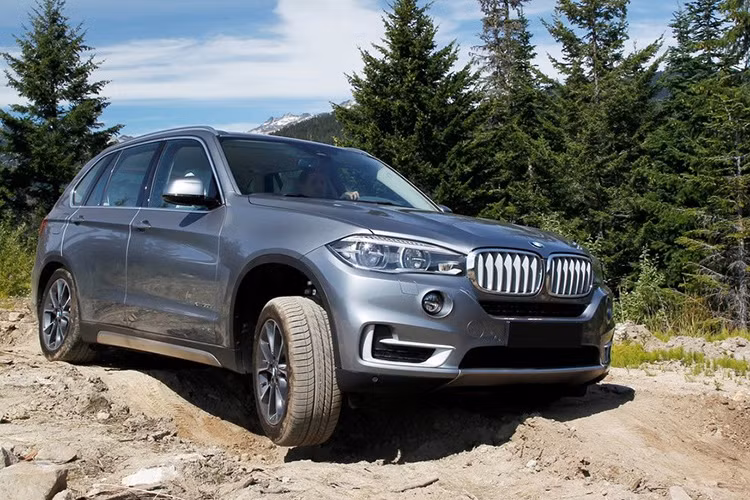 Giữ cho lốp xe trong tình trạng đủ hơi là một trong những cách tốt nhất để tiết kiệm nhiên liệu, đồng thời đó là cách để đảm bảo an toàn tính mạng cho người sử dụng xe bởi lốp xe non. Bơm cho lốp xe đạt đến ngưỡng tối đa theo đề nghị của nhà sản xuất. Các lái xe nên kiểm tra ít nhất một tháng một lần.