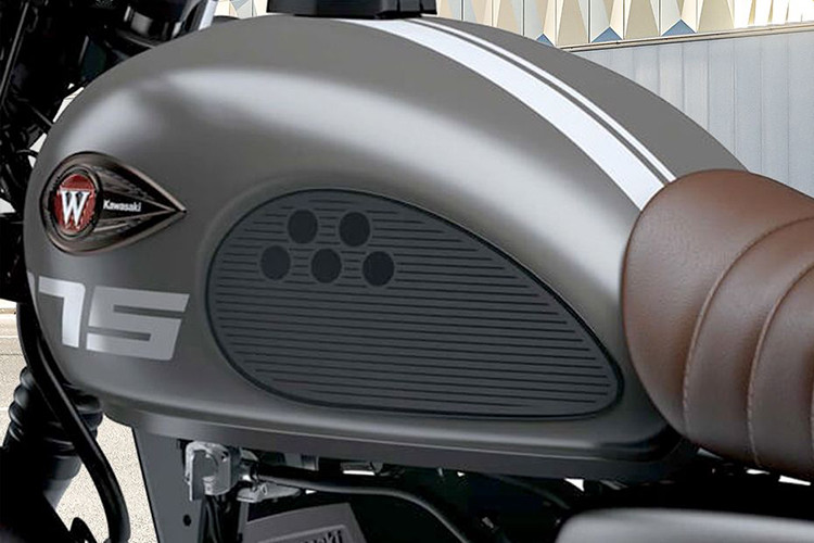 Bình xăng giọt nước và yên xe một mảnh kiểu Cafe Racer. Nếu đầu tư hơn, thêm vài đồ chơi như lốp xe Firestone, pô xe... thay đổi nhẹ vè chắn bùn và ghi đông thì chiếc W175 này đã trở nên hoàn toàn khác biệt.