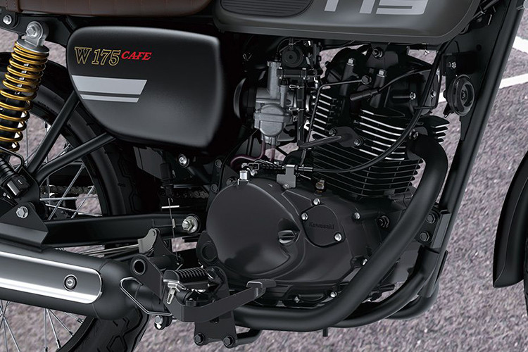 Cung cấp sức mạnh cho Kawasaki W175 Cafe 2020 vẫn là khối động cơ xylanh đơn, dung tích 177cc, làm mát bằng dung dịch, đi kèm là bộ chế hòa khí cùng hộp số 5 cấp, sản sinh công suất 13 mã lực tại tua máy 7.500 vòng/phút và mômen xoắn cực đại 13,2 Nm tại tua máy 6.000 vòng/phút.