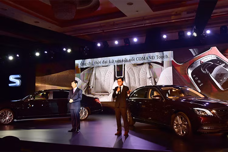 Mức giá của hai phiên bản xe sang Mercedes-Benz S 450 L và S 450 L Luxury lần lượt là 4,199 và 4,759 tỷ đồng (đã bao gồm thuế GTGT), cùng chế độ bảo hành 3 năm và không giới hạn số km. S-Class mới đã sẵn sàng để đến tay khách hàng ngay trong tháng 6/2018 này.