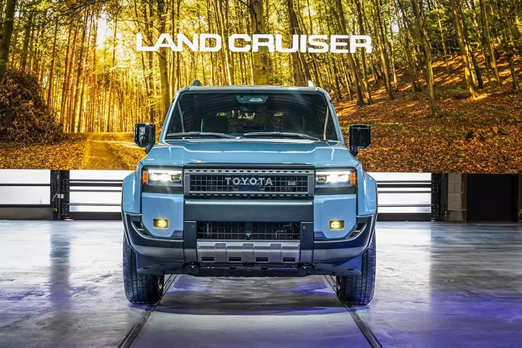 Những khách hàng chốt cọc sẽ được đại lý tư nhân hẹn giao xe vào tháng 9 hoặc tháng 10 tới. Trong khi đại lý phân phối chính hãng vẫn chưa có xe. Tại Việt Nam, Land Cruiser Prado thế hệ hiện hành có giá niêm yết 2,628 tỷ đồng, xe được nhập khẩu trực tiếp từ Nhật Bản.