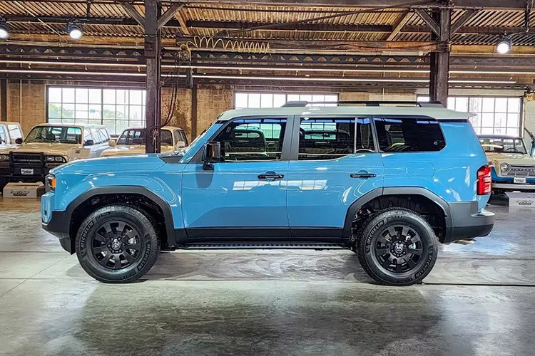 Hiện tại, một số đại lý đã mở cọc đối với mẫu xe này. Tuy nhiên, khách hàng mua xe Land Cruiser Prado 2024 phải chấp nhận chi thêm khoảng 500-600 triệu tiền chênh so với giá bán lẻ khi Toyota công bố. Thực trạng này đang diễn ra tại các đại lý tư nhân.