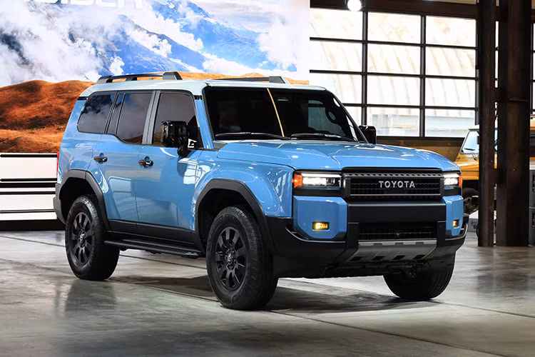 Mặc dù thông tin ra mắt Land Cruiser Prado 2024 đã xuất hiện trong thời gian gần đây nhưng Toyota Việt Nam vẫn giữ im lặng. Lịch ra mắt và giá xe Toyota Land Cruiser Prado 2024 vẫn chưa được chính hãng xác nhận.