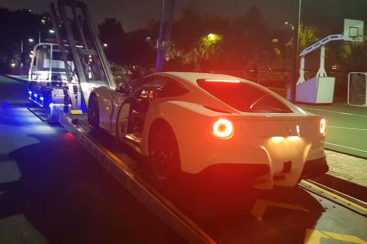 Được biết, chiếc xe Ferrari F12 Berlinetta của Đặng Lê Nguyên Vũ lần này là chiếc thứ 3. Nhiều tay chơi siêu xe đã rất ấn tượng với độ chịu chơi, chịu chi và chịu săn lùng Ferrari của nhà sưu tập xe lớn nhất tại Việt Nam. 