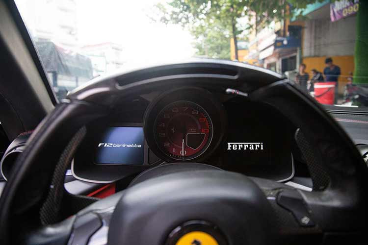 Việc ông Đặng Lê Nguyên Vũ tậu Ferrari F12 Berlinetta màu trắng đã được nhiều người dự đoán cách đây 1 tháng, tuy nhiên, điều bất ngờ là ông tậu thêm 1 xe Ferrari California, để mua 1 cặp Ferrari, theo phong cách của mình. Mức giá xe Ferrari F12 Berlinetta này khi mới về Việt Nam khoảng 22 tỷ đồng, hiện tại giá xe đã qua sử dụng vẫn là một ẩn số.