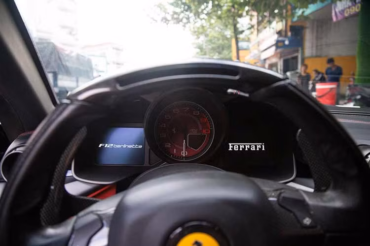 Việc ông Đặng Lê Nguyên Vũ tậu Ferrari F12 Berlinetta màu trắng đã được nhiều người dự đoán cách đây 1 tháng, tuy nhiên, điều bất ngờ là ông tậu thêm 1 xe Ferrari California, để mua 1 cặp Ferrari, theo phong cách của mình. Mức giá xe Ferrari F12 Berlinetta này khi mới về Việt Nam khoảng 22 tỷ đồng, hiện tại giá xe đã qua sử dụng vẫn là một ẩn số.