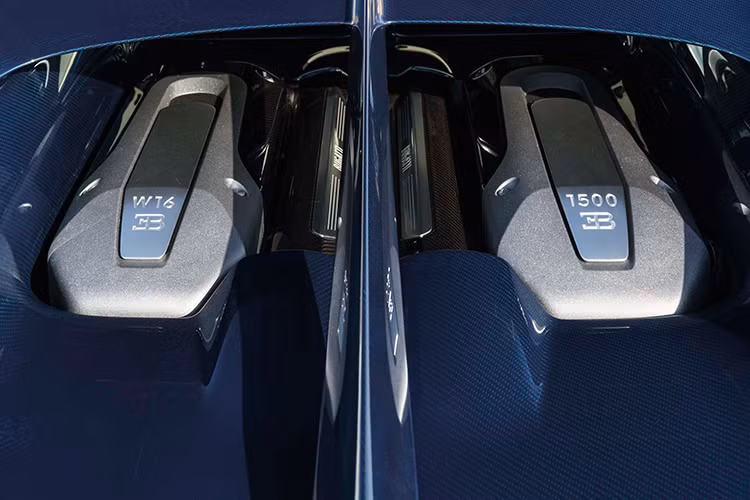 Siêu xe có biệt danh "tân vương tốc độ" này sở hữu sức mạnh 1.500 mã lực, mô-men xoắn 1.600 Nm, tăng tốc từ 0-100 km/h tron 2,5 giây, 0-200 km/h trong 6,5 giây và 0-300 km/h trong 13,6 giây. Tốc độ tối đa 420 km/h, tuy nhiên bị giới hạn điện tử ở mức 380 km/h. 