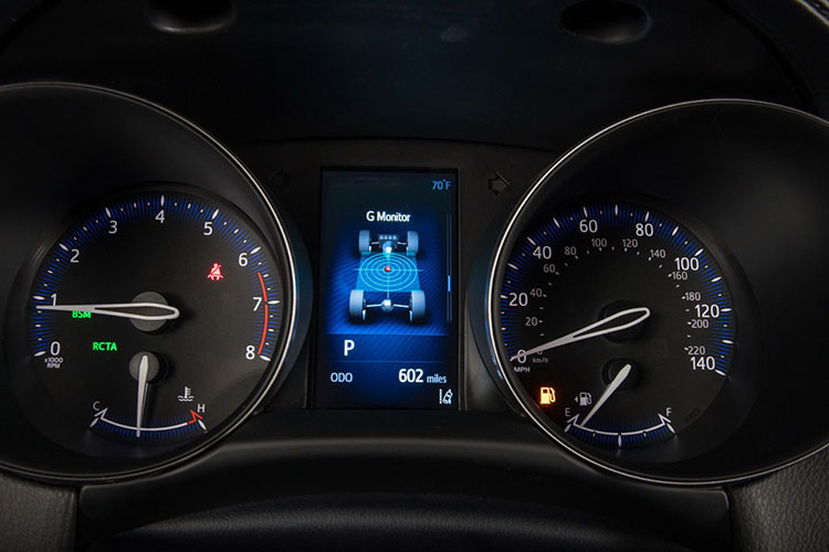 Ngoài ra, C-HR Limited 2019 mới sẽ còn sở hữu một số tùy chọn cao cấp khác như cần gạt nước mưa có thể cảm ứng, hệ thống Entune 3.0 Premium bao gồm phát Wi-Fi và định vị, Apple CarPlay...