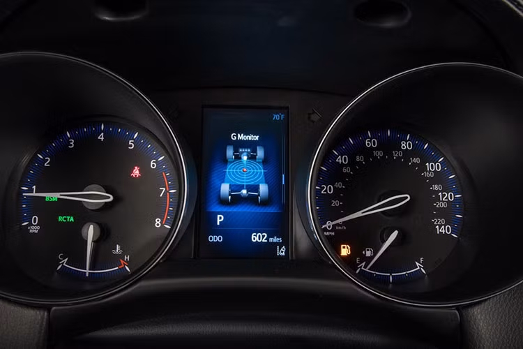 Ngoài ra, C-HR Limited 2019 mới sẽ còn sở hữu một số tùy chọn cao cấp khác như cần gạt nước mưa có thể cảm ứng, hệ thống Entune 3.0 Premium bao gồm phát Wi-Fi và định vị, Apple CarPlay...