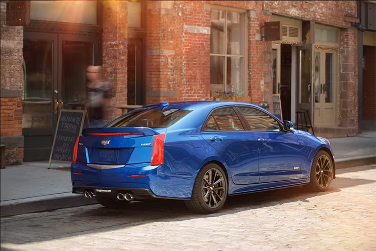 Tại thị trường Nhật Bản, mẫu xe sedan hiệu suất cao ATS-V Vector Blue Edition đặc biệt này chỉ có đúng 5 chiếc được Cadillac bán ra với mức giá 10.225.000 yên (tương đương với 103.000 USD - khoảng 2,3 tỷ đồng).