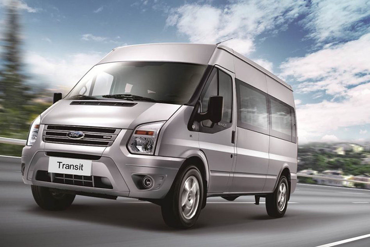 Đứng thứ 2 trong danh sách giảm giá chính là mẫu xe minivan Ford Transit khi giảm từ 114 đến 124 triệu đồng cho cả 3 phiên bản. Cụ thể, Transit Luxury giảm 114 triệu, phiên bản Standard giảm 112 triệu và phiên bản Standard SVP giảm cao nhất 124 triệu đồng.