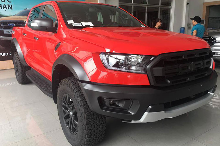 Mẫu xe bán tải Ford Ranger Raptor 2018 hoàn toàn mới, sau khi ra mắt thị trường quốc tế đã chính thức được vén màn tại thị trường Việt Nam thông qua triển lãm ôtô Việt Nam 2018 diễn ra vào cuối tháng 10 vừa qua.