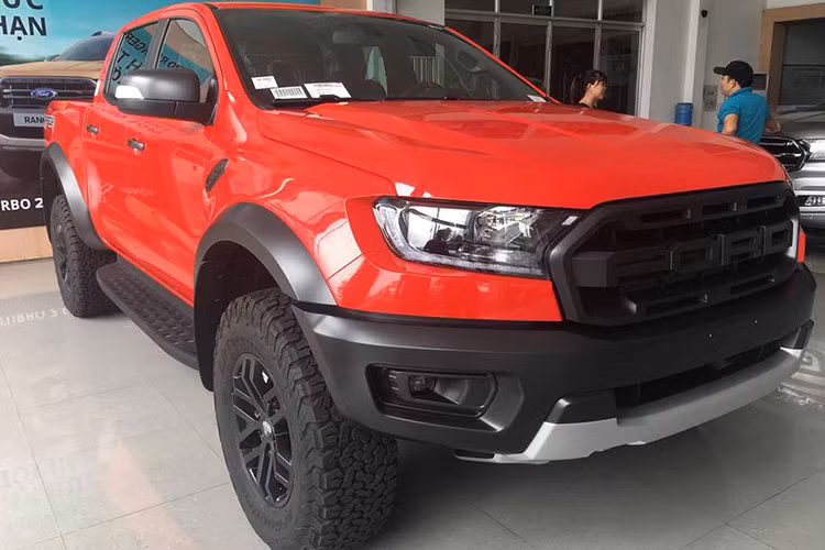Mẫu xe bán tải Ford Ranger Raptor 2018 hoàn toàn mới, sau khi ra mắt thị trường quốc tế đã chính thức được vén màn tại thị trường Việt Nam thông qua triển lãm ôtô Việt Nam 2018 diễn ra vào cuối tháng 10 vừa qua.