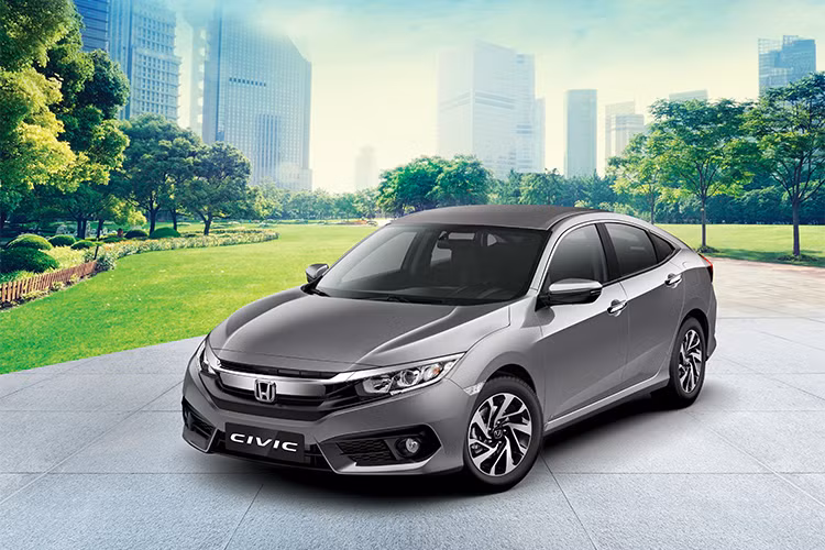 Với mong muốn đáp ứng phong phú hơn nhu cầu sở hữu mẫu xe Honda Civic mới đậm chất thể thao hơn, ngoài phiên bản cao cấp nhất 1.5 L, Honda Việt Nam đã ra mắt thêm hai phiên bản mới của Civic: 1.5 G (động cơ tăng áp 1.5L VTEC TURBO) và 1.8 E (động cơ 1.8L i-VTEC).