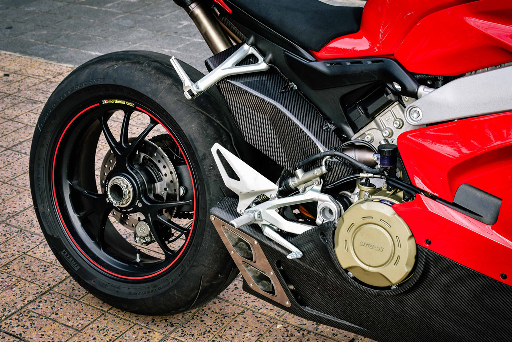 Cái tên Panigale V4 nhằm ám chỉ cho kiểu đặt động cơ hình chữ V của Ducati. Đây là mẫu môtô Ducati thương mại đầu tiên sử dụng động cơ V4, được phát triển từ chiếc Ducati Desmosedici V4 trong giải đua MotoGP.