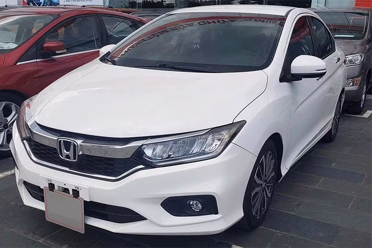 Mua Honda City cu tai Ha Noi, khach 
