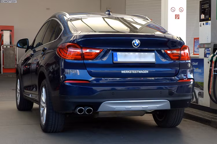 Chiếc BMW X4 xDrive20d M Sport phiên bản 2019 của ông Park Hang Seo được trang bị động cơ diesel 4 xi-lanh, tăng áp, dung tích 2.0 lít với công suất tối đa 190 mã lực và mô-men xoắn cực đại 400 Nm.