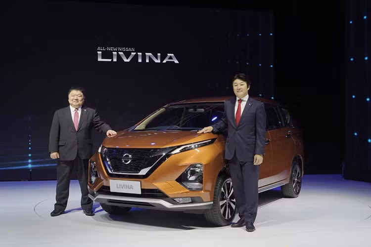Cũng theo đại lý, Nissan Livina 2019 tại Việt Nam sẽ có giá khởi điểm dự kiến 560 triệu đồng. Mẫu xe này khi về Việt Nam sẽ cạnh tranh trực tiếp với Mitsubishi Xpander cùng hai người đồng hương khác là Suzuki Ertiga 2019 mới và Toyota Avanza phiên bản nâng cấp vừa chính thức ra mắt.