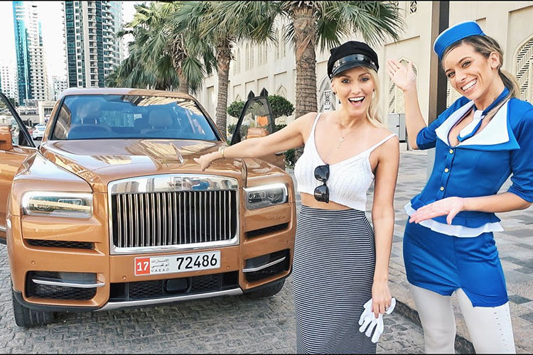 "Vào thời điểm đó, chưa từng có ai làm việc giống tôi. Chuyên gia ôtô nói về xe hơi thì không thiếu. Tuy nhiên, không có nhiều người có thể khiến xe hơi trở nên thú vị", Alex cho biết thêm. "Thế nên, tôi muốn làm cho video của mình trở nên thú vị và chỉ ra một số chi tiết ấn tượng mà mọi người đều thấy thích thú". Blondie cho biết.