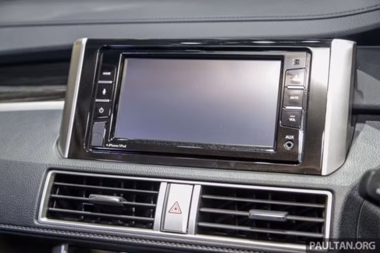 Tất nhiên, Nissan Livina 2019 cũng có một chút khác biệt với người anh em của mình. Cụ thể, mẫu xe này sở hữu kích thước bao gồm chiều dài 4.510 mm, rộng 1.750 mm và cao 1.695 mm. So với Mitsubishi Xpander, Nissan Livina 2019 dài hơn và thấp hơn trong khi chiều rộng tương đương.