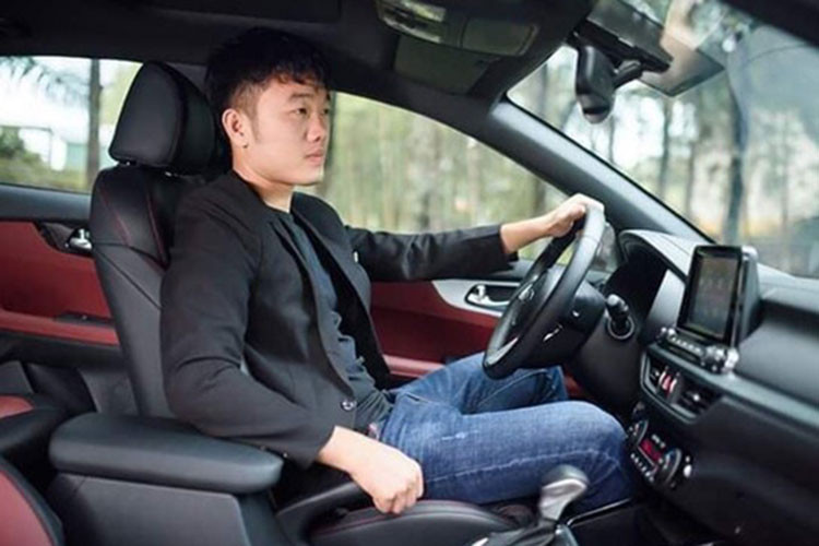 Hầu hết các đội bóng chủ quản đều cung cấp xe và nơi ở cho những ngoại binh của mình. Vậy nên lái xe ôtô là một trong những kỹ năng bắt buộc mà các cầu thủ phải có khi thi đấu tại nước ngoài. Khi còn thi đấu tại Hàn Quốc, Xuân Trường thường xuyên sử dụng chiếc xe Kia Sorento.