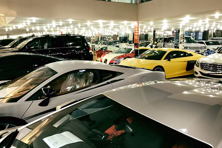 Hàng loạt những siêu xe đỉnh cao đời mới nhất hiện nay như; xe siêu sang Rolls-Royce Wraith, Audi R8 V10 thế hệ mới, Mercedes-Benz Maybach và thậm chỉ cả những chiếc xe thuộc "hàng bình dân" Lexus RC coupe.