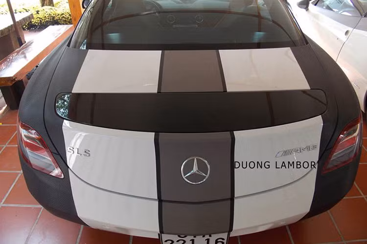 Ông chủ cafe Trung Nguyên được giới chơi xe cả nước biết đến từ tháng 5/2010 sau khi bỏ ra số tiền hơn 8 tỷ đồng để mua siêu phẩm Mercedes SLS AMG đầu tiên tại Việt Nam.