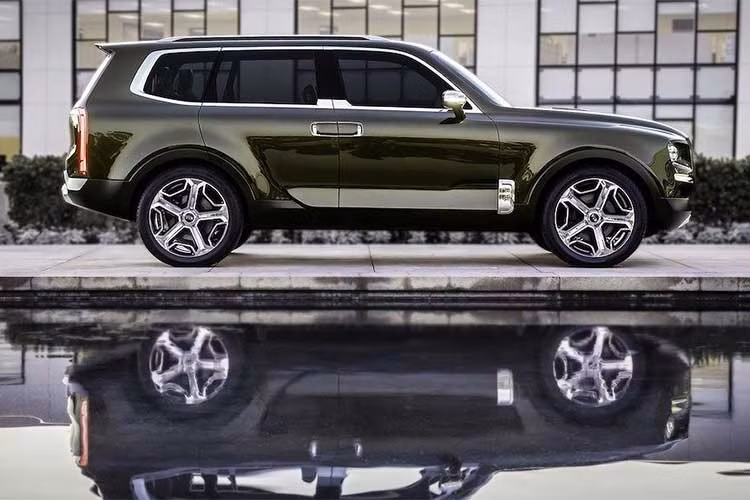 Mới đây, Chủ tịch kiêm Giám đốc thiết kế của Kia - ông Peter Schreyer đã chia sẻ rằng mẫu SUV hạng sang cỡ lớn Kia Telluride đã được bật đèn xanh để đi vào sản xuất hàng loạt và phiên bản thương mại của nó đang trong quá trình phát triển và thử nghiệm.