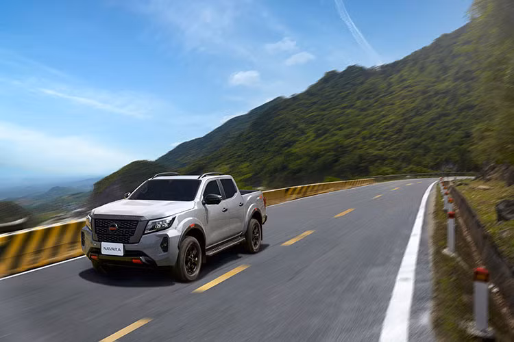 Xe được trang bị hệ thống hỗ trợ khởi hành ngang dốc và hệ thống hỗ trợ xuống dốc, camera lùi, cảm biến lùi, hệ thống chống bó phanh, hệ thống hỗ trợ lực phanh khẩn cấp, hệ thống phân bổ lực phanh điện tử, hệ thống kiểm soát lực kéo, 6 túi khí và đặc biệt hệ thống cân bằng điện tử được trang bị trên mọi phiên bản. 