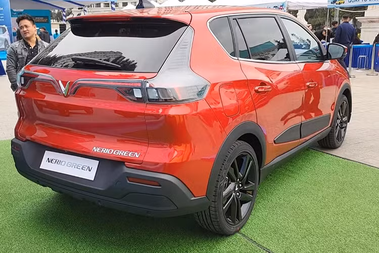 Vinfast Nerio Green được trang bị động cơ điện với công suất 147 mã lực (110 kW) và mô-men xoắn 242 Nm, đi kèm bộ pin có dung lượng 41,9 kWh. Theo tiêu chuẩn NEDC, Nerio Green có thể di chuyển quãng đường tối đa 318,6 km sau mỗi lần sạc đầy. Thời gian nạp pin từ 10% lên 70% chỉ mất 27 phút.
