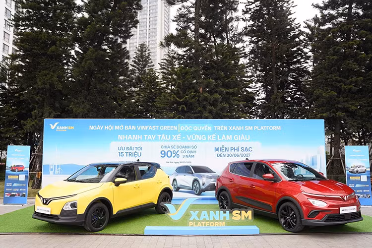 Theo chia sẻ của đại diện Lado Taxi, doanh nghiệp sẽ phát triển mảng đưa đón người đi làm từ các tỉnh huyện bằng mẫu Minio Green tại 3 tỉnh Lâm Đồng, Bình Định và Ninh Thuận, bởi đây là dịch vụ có lượng khách hàng mỗi ngày rất lớn.