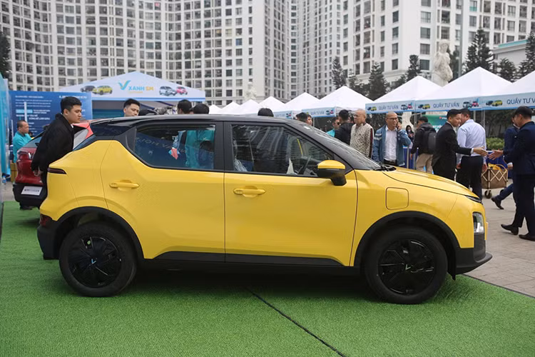 Về kích thước tổng thể, Vinfast Herio Green mới sở hữu thông số chiều dài x rộng x cao tương ứng là 3.967 x 1.723 x 1.579 mm, trục cơ sở dài 2.514 mm và khoảng sáng gầm 160 mm.