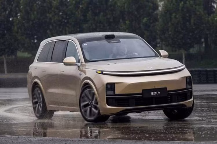 Li Auto L9 tu gay tai nan vi nham bien quang cao la xe that