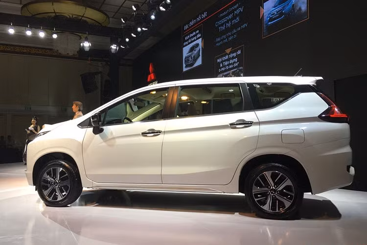 Là sư lựa chọn mới đáng cân nhắc ở phân khúc xe gia đình cỡ nhỏ, Mitsubishi Xpander có động cơ dung tích 1.5L, sản sinh công suất tối đa 102 mã lực cùng mô-men xoắn cực đại 141 Nm. Bên cạnh đó, Xpander sở hữu phong cách khác biệt với thiết kế thể thao cùng nhiều yếu tố nổi bật, được kỳ vọng sẽ mang lại thành công cho mẫu xe này tại thị trường Việt Nam thời gian tới.