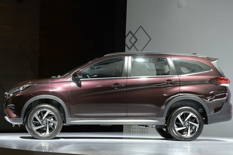 Đối thủ của Xpander được trang bị động cơ xăng 2NR VE 1.5L 4 xi-lanh, cho công suất 102 mã lực tại 6.300 vòng/phút, mô-men xoắn cực đại 134 Nm tại 4.200 vòng/phút, đi kèm hộp số tự động 4 cấp và hệ dẫn động cầu sau. Hệ thống treo Macpherson trước và phụ thuộc đa liên kết sau, tương đương với đối thủ Xpander.