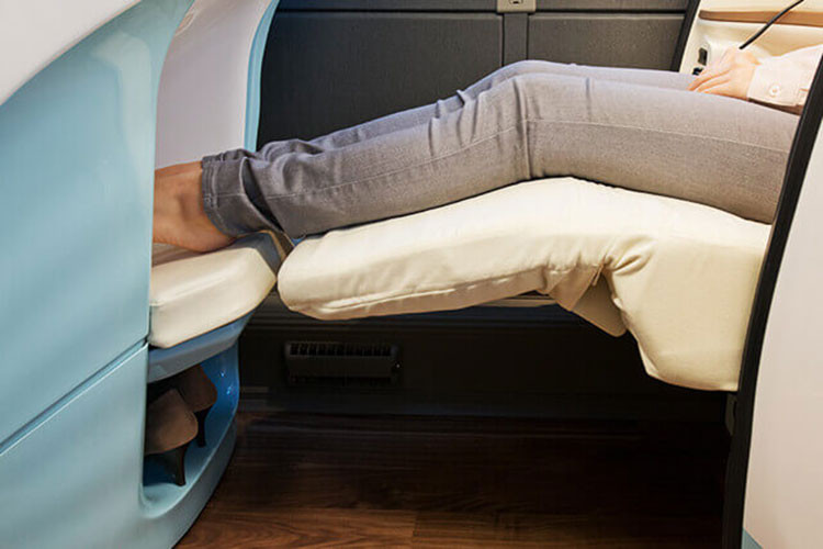 Thêm vào đó, vì bạn ngủ qua đêm trên xe buýt cùng số hành lý của mình, bạn lại có lợi ích kinh tế khi không phải trả tiền cho một đêm trong khách sạn. Chưa hết, lựa chọn chuyến đi qua đêm đồng nghĩa là bạn sẽ đến nơi vào sáng sớm hôm sau và có cả ngày để thưởng thức các điểm tham quan tại nơi đến.