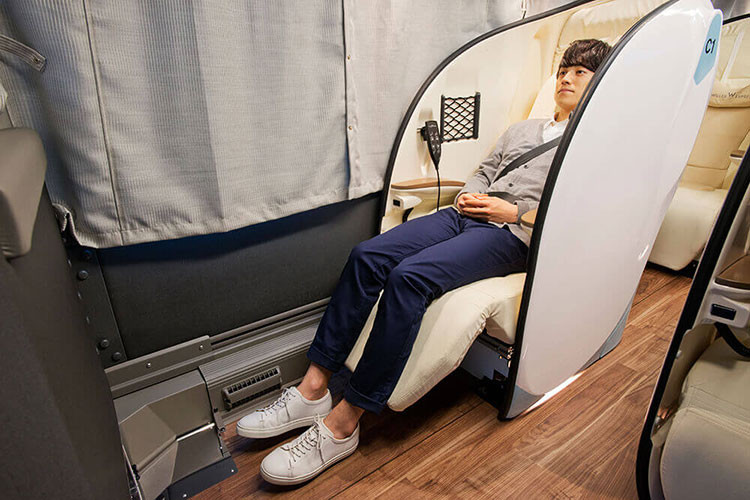 Xe buýt ReBorn cũng có giá rẻ hơn nhiều so với tàu Shinkansen, phương tiện lựa chọn mặc định của nhiều người khi đi du lịch nội địa Nhật Bản. Giá vé ReBorn giữa Tokyo và Kyoto (cách nhau 445 km), Osaka, hoặc Kobe bắt đầu chỉ từ 6.900 yên (khoảng 1,4 triệu đồng), rẻ hơn 5.000 yên so với đi tàu viên đạn.