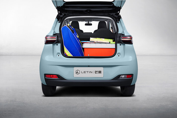 Cuối cùng là phương diện sức mạnh, Letin Mango Pro 2022 được trang bị một mô tơ điện chạy với công suất cực đại khiêm tốn 33,5 mã lực và 105 Nm mô-men xoắn cực đại, cho phép đạt tốc độ tối đa 100 km/h.