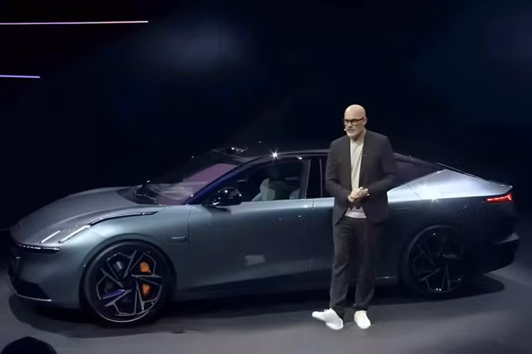 Cái tên "Z10" bắt nguồn từ "ZERO", đại diện cho Zeal, Enjoyment, Responsibility và Originality (Nhiệt huyết, Hứng khởi, Trách nhiệm và Độc đáo), gói gọn tầm nhìn của Lynk &amp; Co. Cái tên thể hiện bốn yếu tố thiết yếu mang lại niềm vui, sự thích thú, an toàn và chất lượng khi lái xe mà Z10 hứa hẹn.