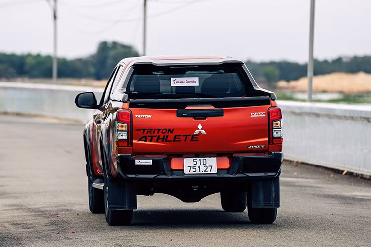 Loat oto ban tai giam gia, keo khach hau thang Ngau-Hinh-2