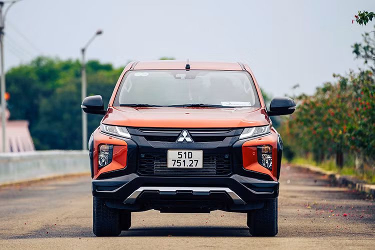 Loat oto ban tai giam gia, keo khach hau thang Ngau