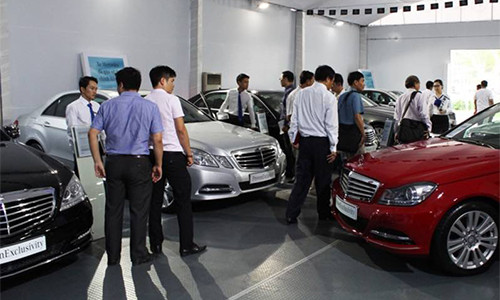 O to loan gia, khach ru nhau dung mua xe keo thiet than-Hinh-2